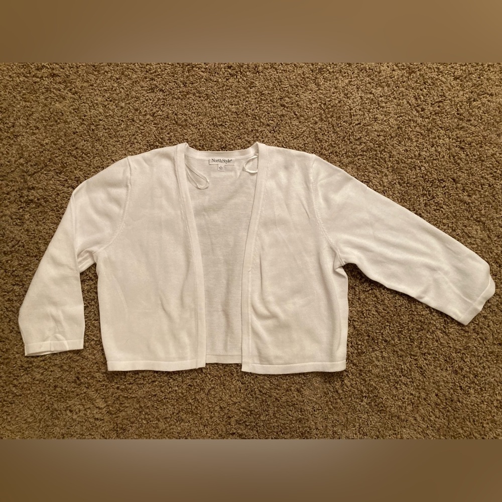 Northstyle white crop lightweight cotton shrug size L never worn